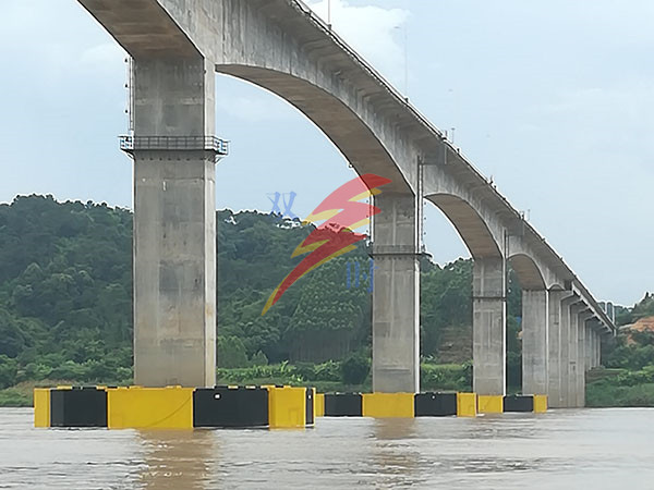 橋墩防撞浮箱